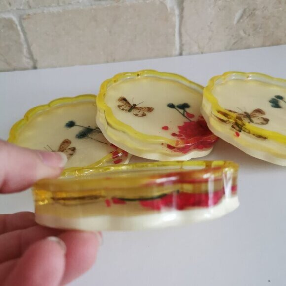 Vintage Resin Coasters Set of 4 Butterflies Flowers Cottage Core Kitsch Grandma - Picture 2 of 7